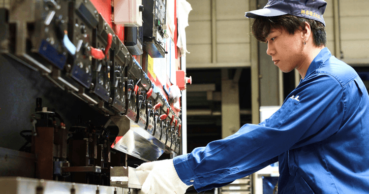 板金加工 ブレーキプレスの作業